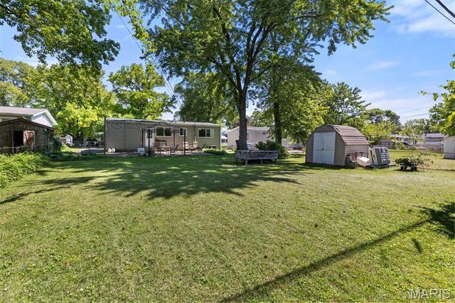 1040 Kostka Lane, Florissant, MO 63031