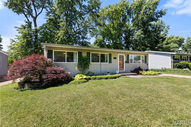 1040 Kostka Lane, Florissant, MO 63031