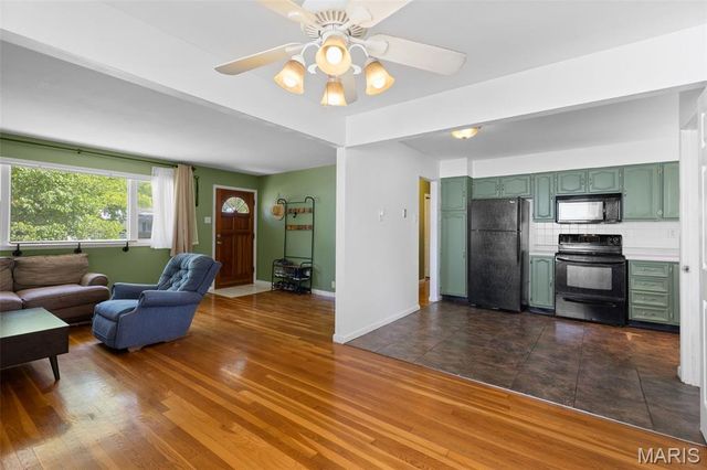 1040 Kostka Lane, Florissant, MO 63031