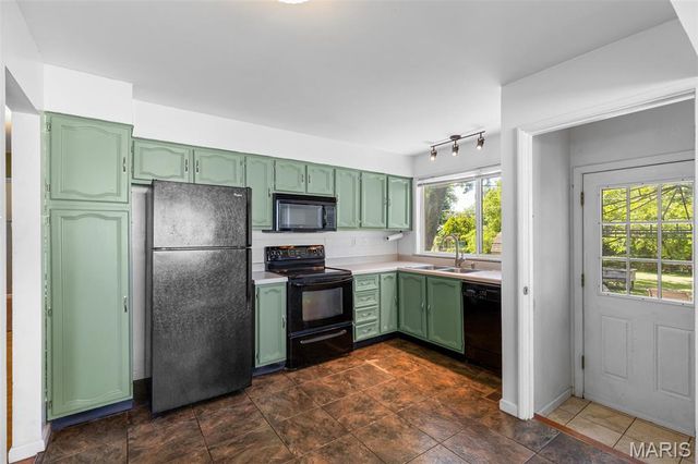 1040 Kostka Lane, Florissant, MO 63031