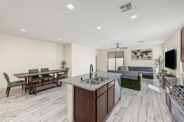 5724 W ENCINAS Lane, Phoenix, AZ 85043