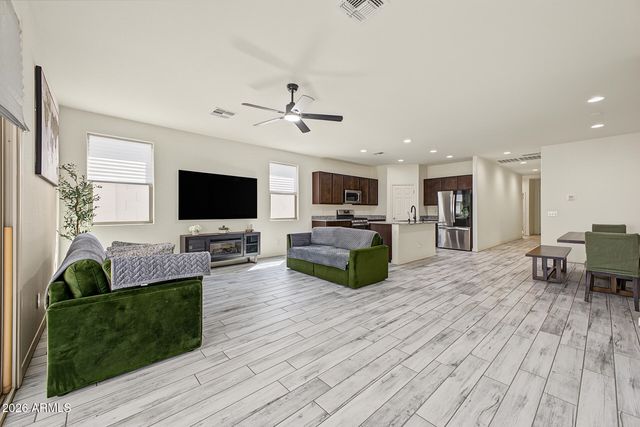 5724 W ENCINAS Lane, Phoenix, AZ 85043