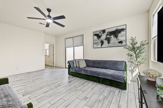 5724 W ENCINAS Lane, Phoenix, AZ 85043