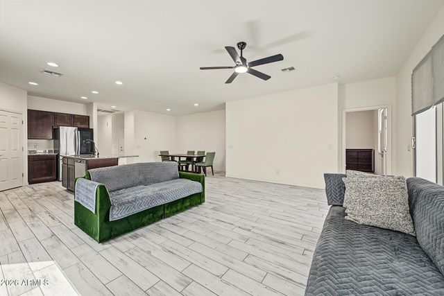 5724 W ENCINAS Lane, Phoenix, AZ 85043