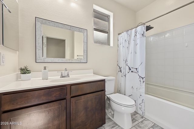 5724 W ENCINAS Lane, Phoenix, AZ 85043