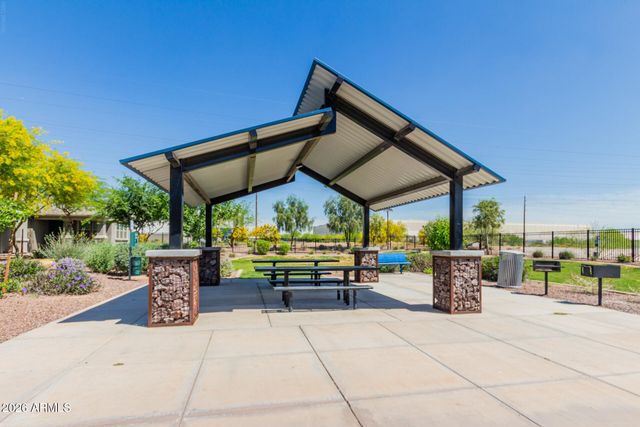 5724 W ENCINAS Lane, Phoenix, AZ 85043