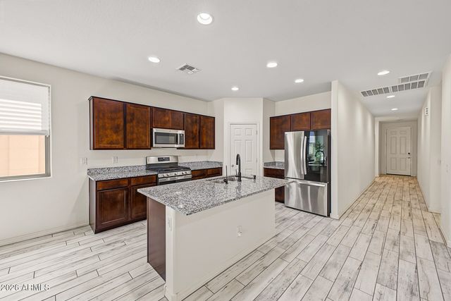 5724 W ENCINAS Lane, Phoenix, AZ 85043