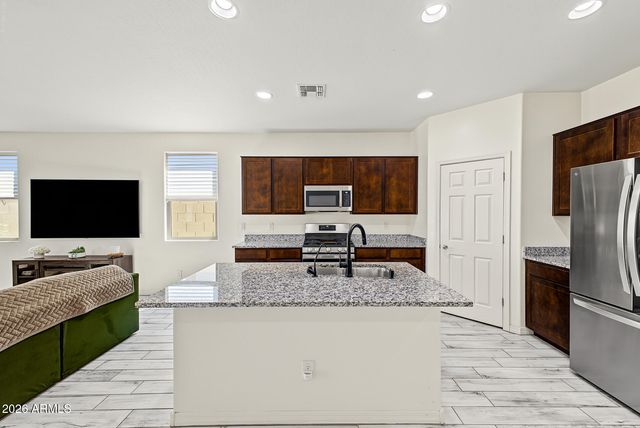 5724 W ENCINAS Lane, Phoenix, AZ 85043