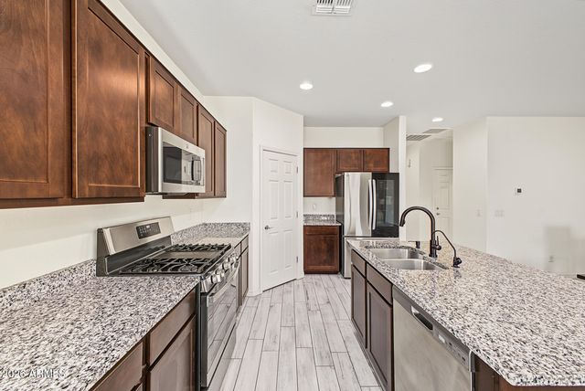 5724 W ENCINAS Lane, Phoenix, AZ 85043