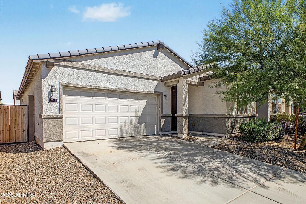 5724 W ENCINAS Lane, Phoenix, AZ 85043 — photo 2