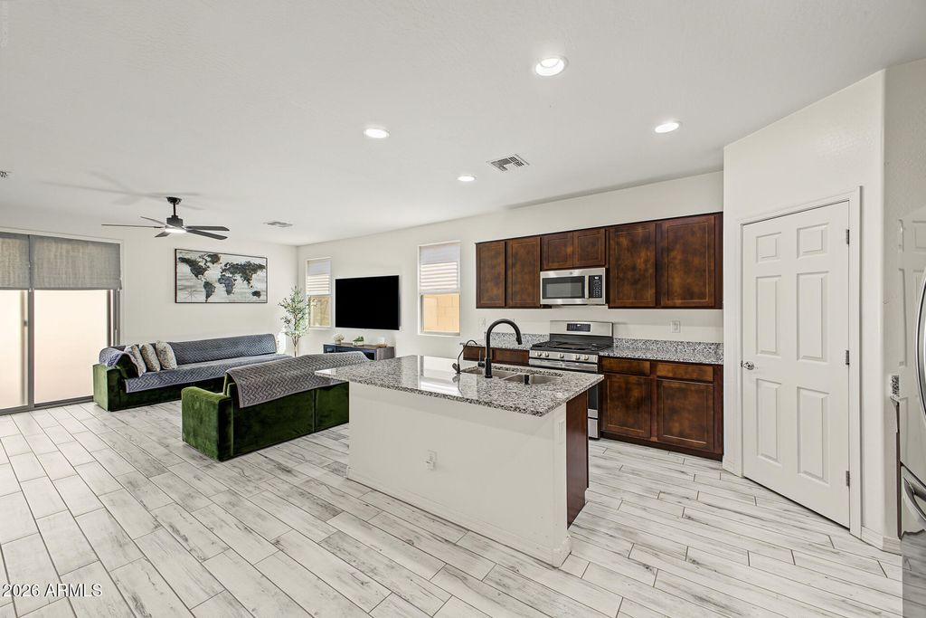 5724 W ENCINAS Lane, Phoenix, AZ 85043 — photo 4
