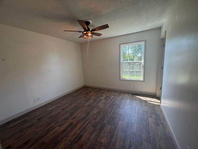 1202 Carol Dr, Oak Grove, KY 42262