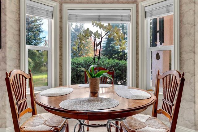 2147 Edinburgh Way, Redding, CA 96003