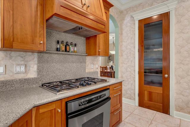 2147 Edinburgh Way, Redding, CA 96003