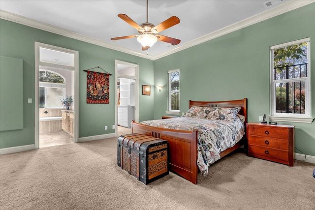 2147 Edinburgh Way, Redding, CA 96003