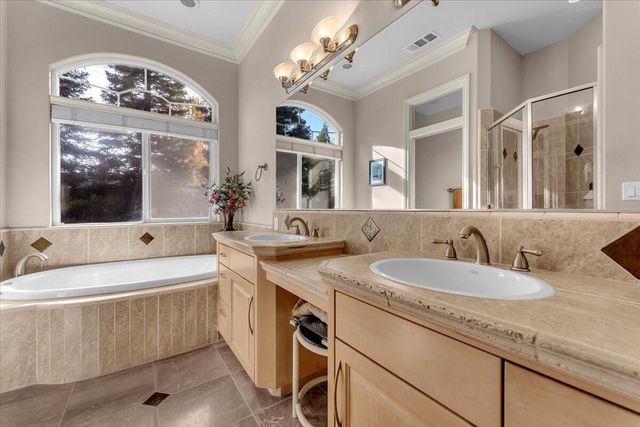 2147 Edinburgh Way, Redding, CA 96003