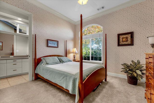 2147 Edinburgh Way, Redding, CA 96003