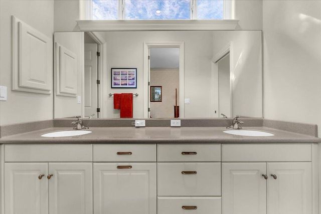 2147 Edinburgh Way, Redding, CA 96003