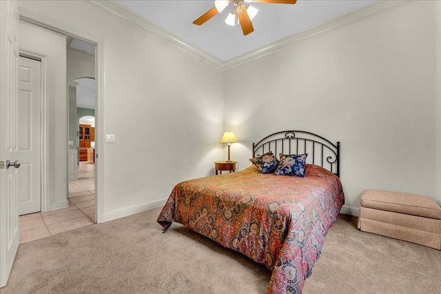 2147 Edinburgh Way, Redding, CA 96003