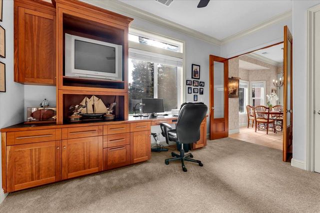 2147 Edinburgh Way, Redding, CA 96003