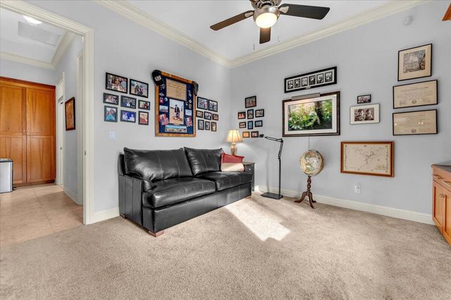 2147 Edinburgh Way, Redding, CA 96003