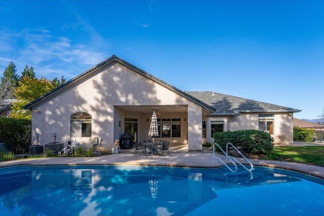 2147 Edinburgh Way, Redding, CA 96003