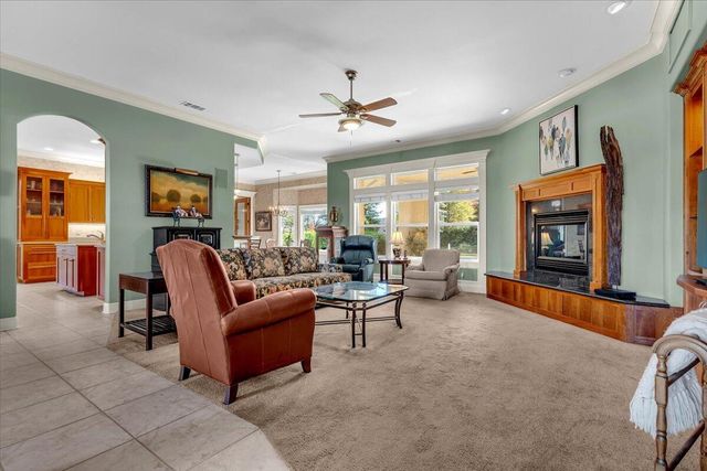 2147 Edinburgh Way, Redding, CA 96003