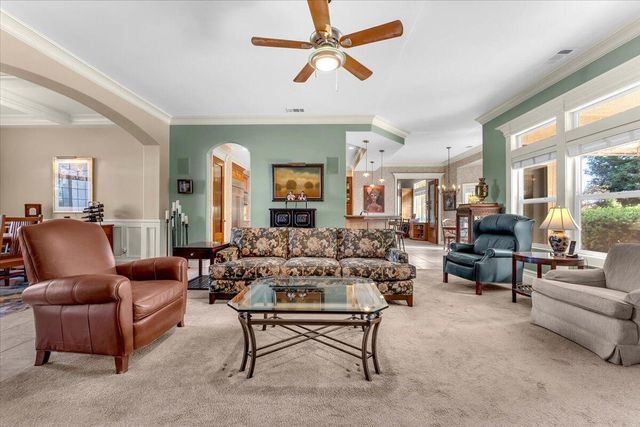 2147 Edinburgh Way, Redding, CA 96003