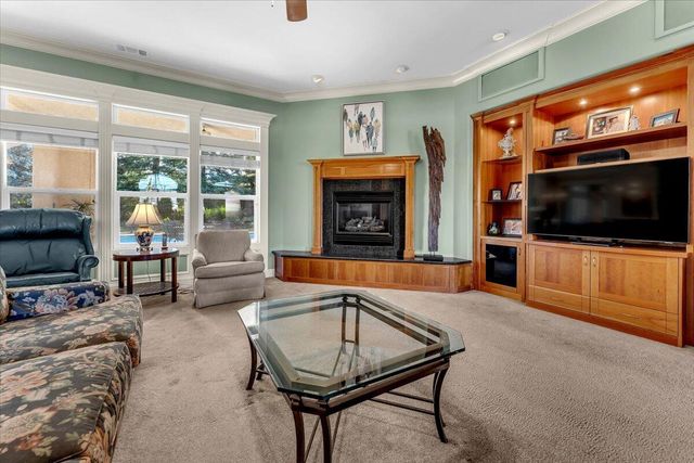 2147 Edinburgh Way, Redding, CA 96003