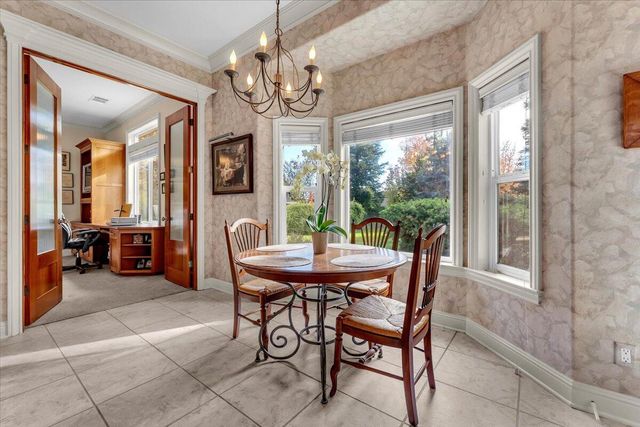 2147 Edinburgh Way, Redding, CA 96003