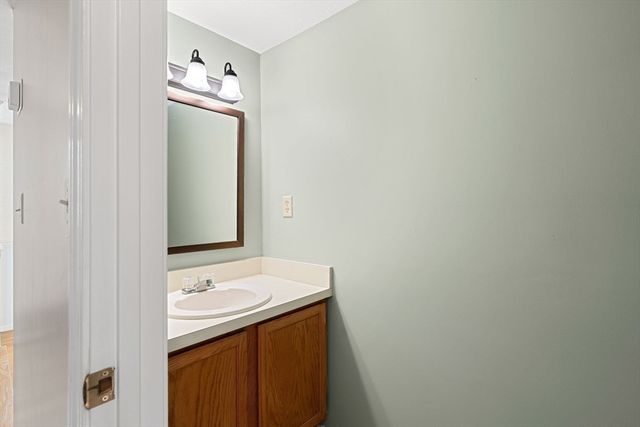 144 Patrick Rd 144, Tewksbury, MA 01876