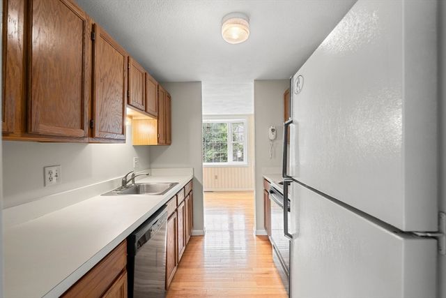 144 Patrick Rd 144, Tewksbury, MA 01876