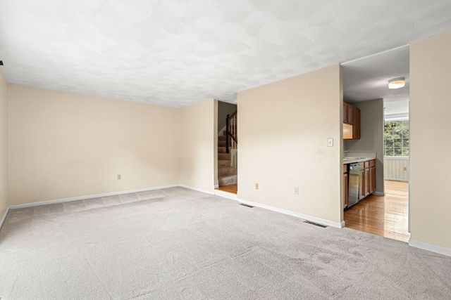 144 Patrick Rd 144, Tewksbury, MA 01876
