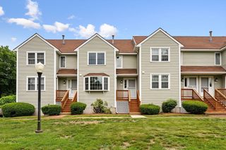 144 Patrick Rd 144, Tewksbury, MA 01876