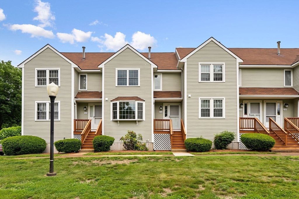 144 Patrick Rd 144, Tewksbury, MA 01876