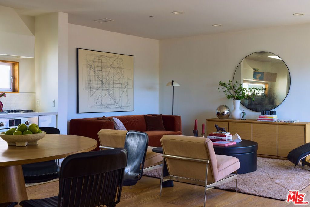 Image 13 of property listing at 2204 Rosey Way, Los Angeles, CA 90026