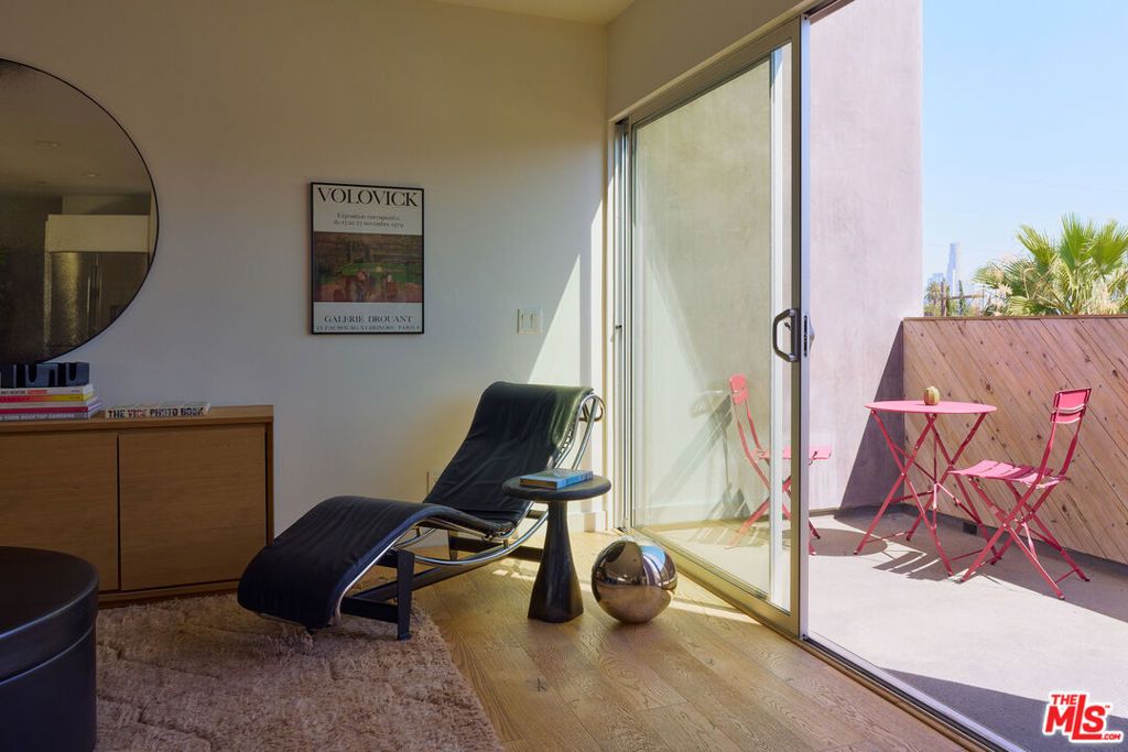 Image 15 of property listing at 2204 Rosey Way, Los Angeles, CA 90026