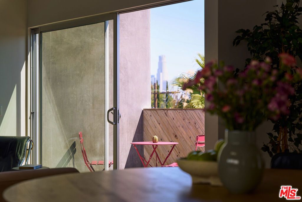 Image 16 of property listing at 2204 Rosey Way, Los Angeles, CA 90026