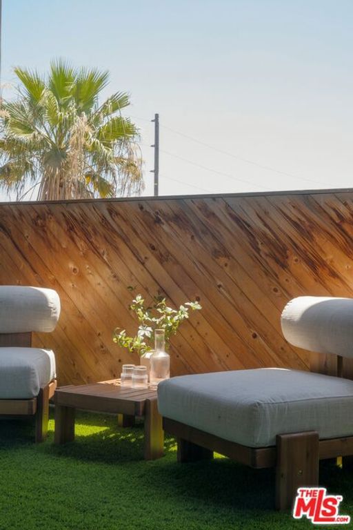 Image 19 of property listing at 2204 Rosey Way, Los Angeles, CA 90026