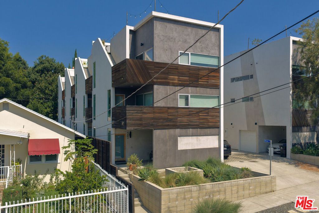 Image 2 of property listing at 2204 Rosey Way, Los Angeles, CA 90026