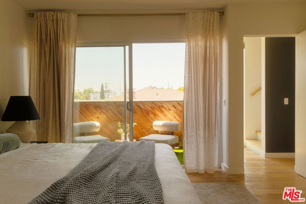 Image 20 of property listing at 2204 Rosey Way, Los Angeles, CA 90026