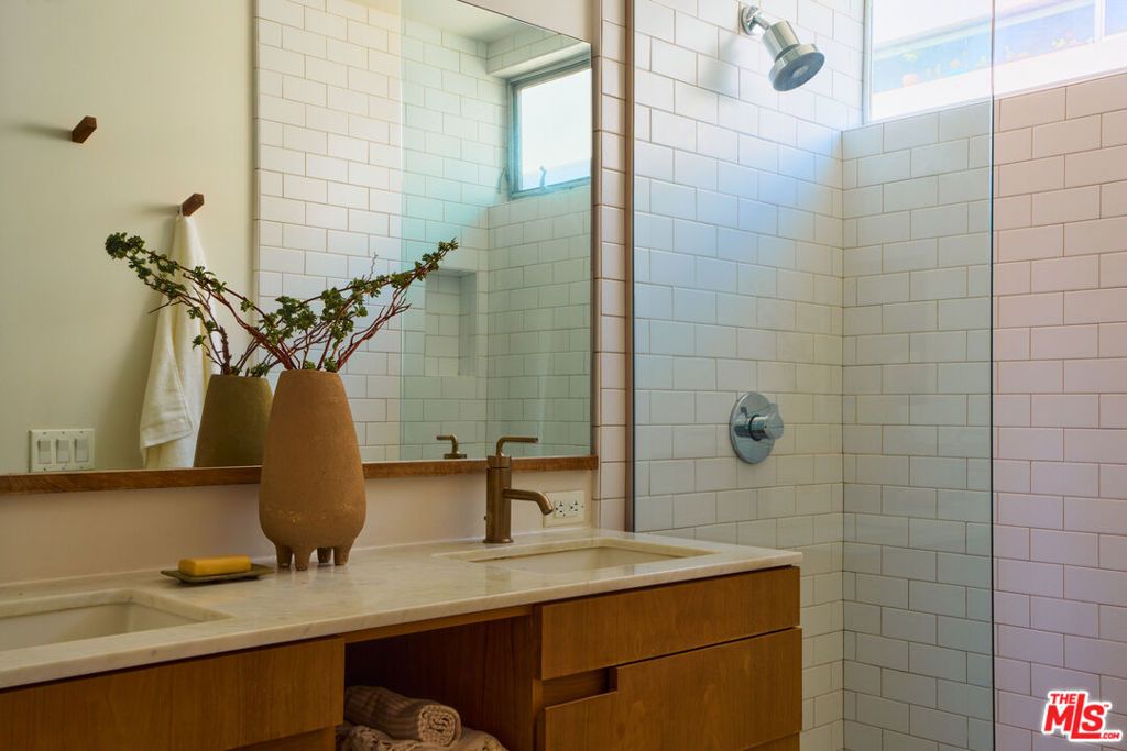 Image 24 of property listing at 2204 Rosey Way, Los Angeles, CA 90026