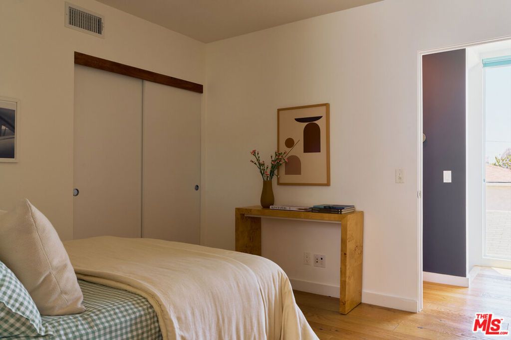 Image 26 of property listing at 2204 Rosey Way, Los Angeles, CA 90026