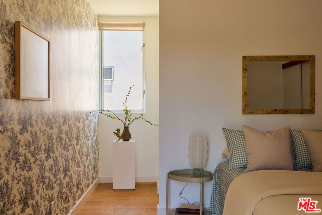 Image 27 of property listing at 2204 Rosey Way, Los Angeles, CA 90026