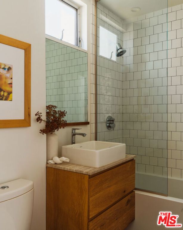 Image 28 of property listing at 2204 Rosey Way, Los Angeles, CA 90026