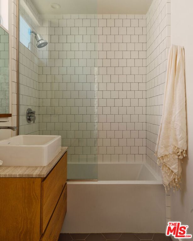 Image 29 of property listing at 2204 Rosey Way, Los Angeles, CA 90026