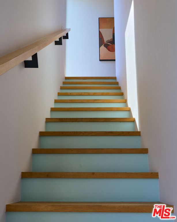 Image 30 of property listing at 2204 Rosey Way, Los Angeles, CA 90026