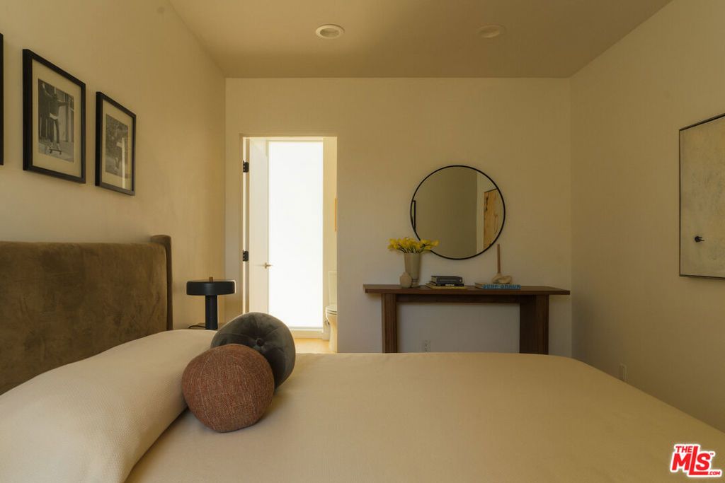 Image 33 of property listing at 2204 Rosey Way, Los Angeles, CA 90026