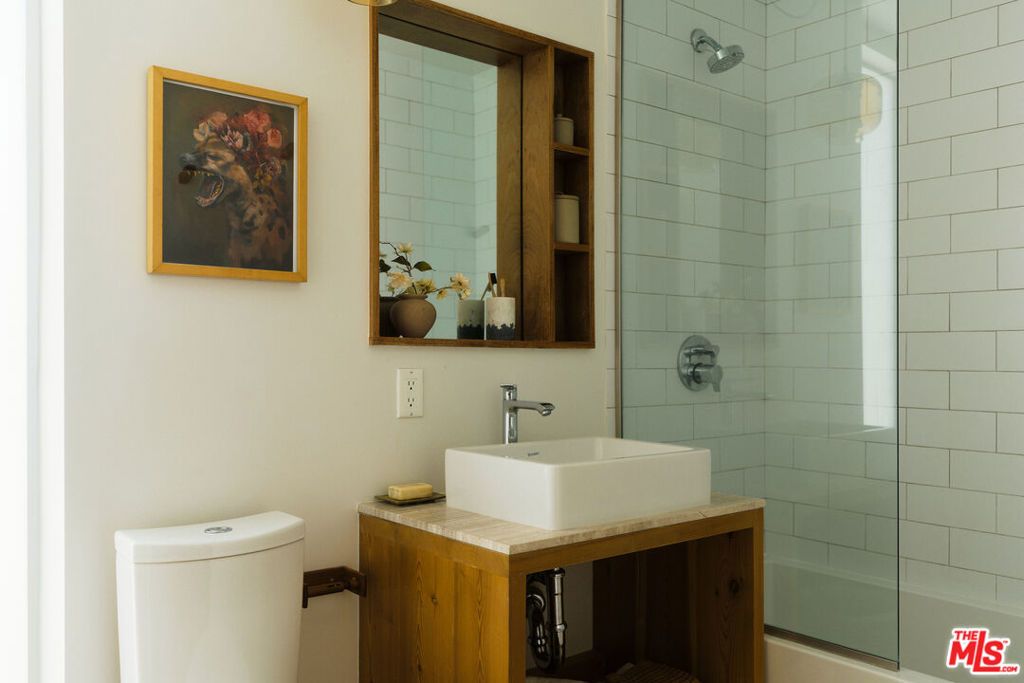 Image 34 of property listing at 2204 Rosey Way, Los Angeles, CA 90026