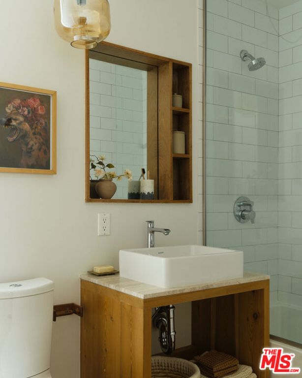 Image 35 of property listing at 2204 Rosey Way, Los Angeles, CA 90026